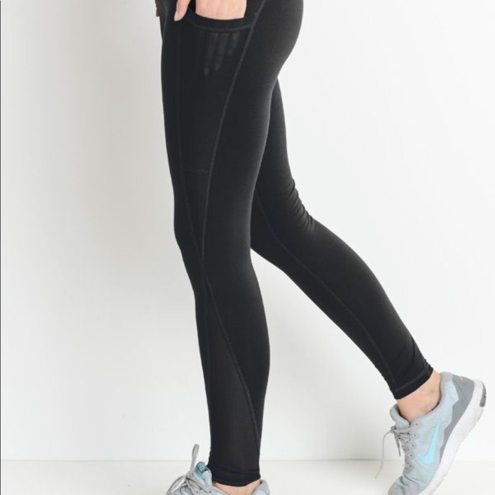 BNWT Mono B Mesh Pocket leggings-black